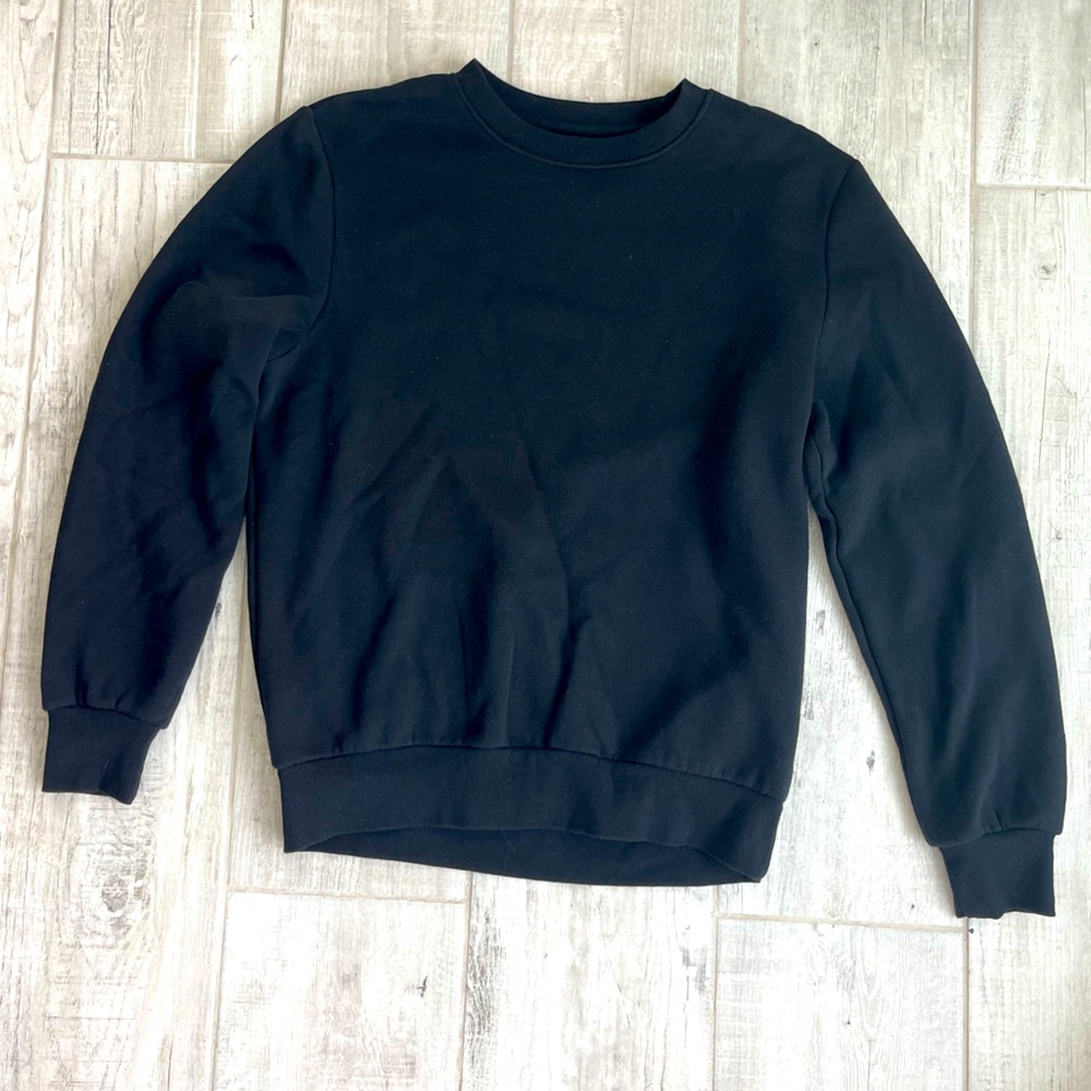 Black sweatshirt